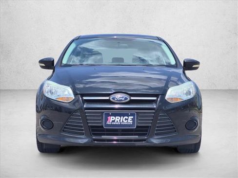 Used 2014 Ford Focus SE w/ SE Winter Package FWD image 2