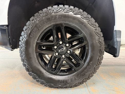 Used 2025 Chevrolet Silverado 1500 LT Trail Boss AWD/4WD image 8