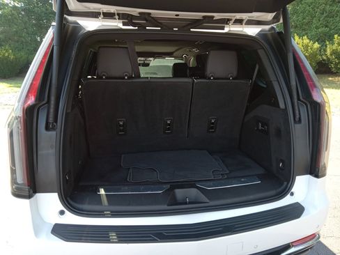 Used 2021 Cadillac Escalade Premium Luxury w/ Driver Assist Tech Package AWD/4WD image 27