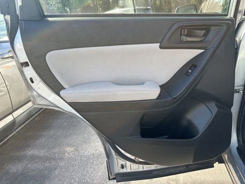 Used 2014 Subaru Forester 2.5i Premium w/ All-Weather Package image 8