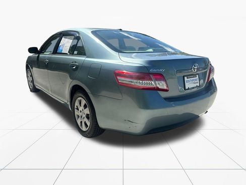 Used 2011 Toyota Camry LE FWD image 5