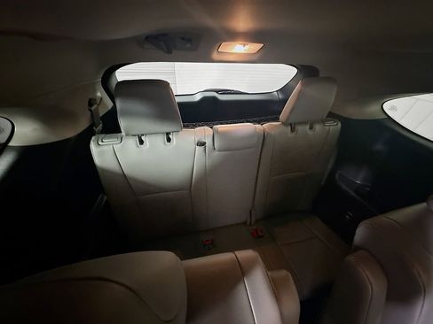 Used 2024 Toyota Highlander XLE image 27