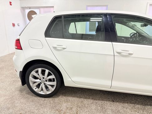 Used 2019 Volkswagen Golf SE image 9