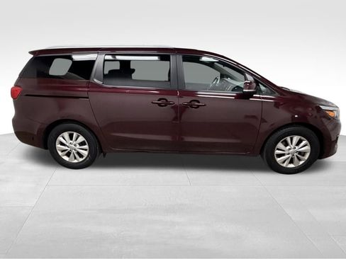 Used 2017 Kia Sedona LX w/ LX Essentials Premium Package image 10