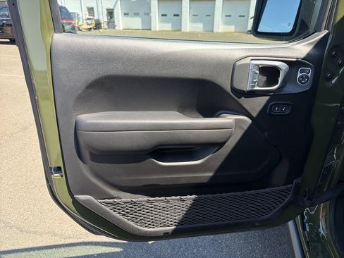 Used 2024 Jeep Wrangler Unlimited AWD/4WD image 11