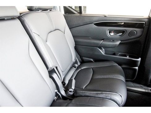 New 2025 Honda Pilot Touring image 10