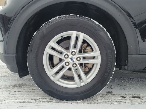 Used 2023 Ford Explorer XLT image 5