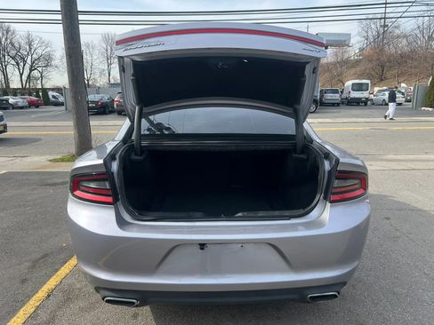 Used 2016 Dodge Charger SXT RWD image 9