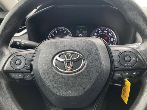 Used 2021 Toyota RAV4 LE FWD image 17