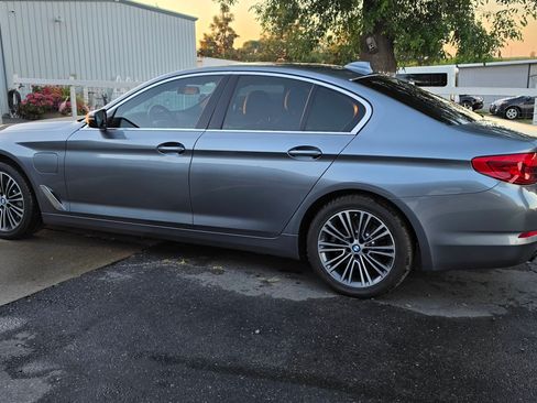 Used 2020 BMW 530e w/ Convenience Package RWD image 4