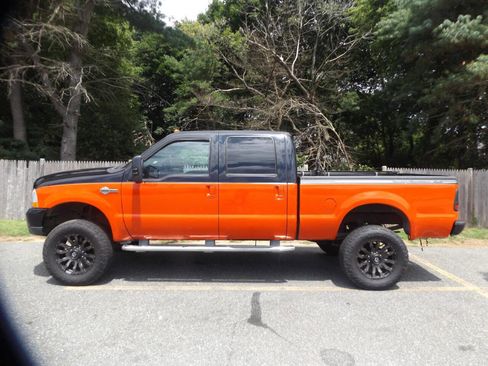 Used 2004 Ford F350 Harley-Davidson image 2