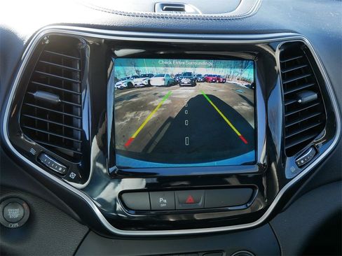 Used 2019 Jeep Cherokee Limited image 23