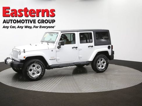 Used 2015 Jeep Wrangler Unlimited Sahara w/ Connectivity Group AWD/4WD image 58