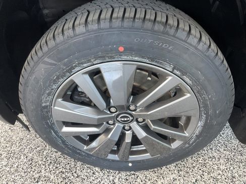 Used 2024 Nissan Pathfinder SV w/ SV Premium Package AWD/4WD image 5