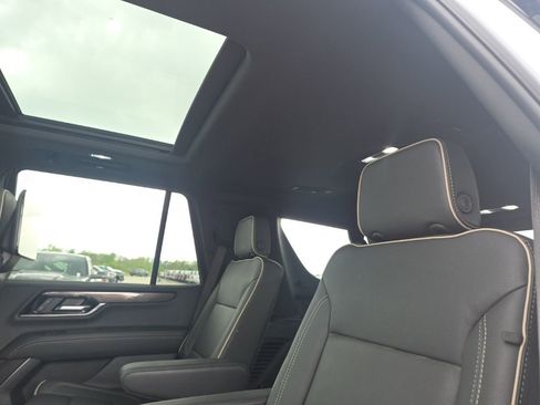 Used 2025 GMC Yukon Elevation w/ Elevation Premium Package image 15