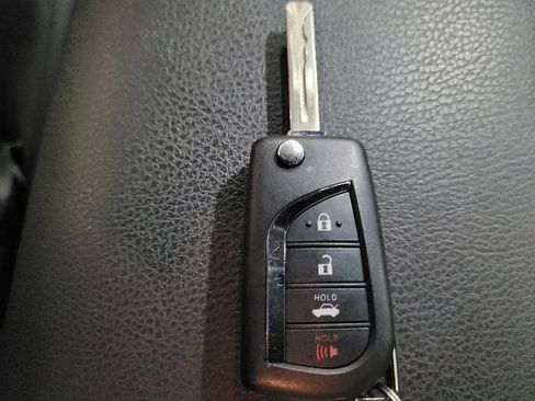 Used 2019 Toyota Camry LE FWD image 32