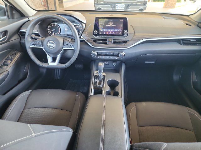 Used 2025 Nissan Altima 2.5 SV FWD image 13