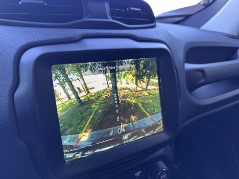 Used 2022 Jeep Renegade Latitude w/ Convenience Group image 17