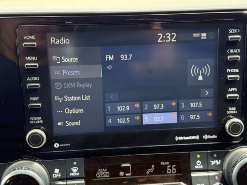 Used 2022 Toyota Highlander LE image 19