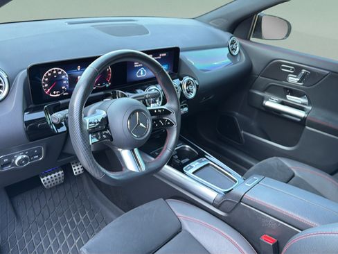Certified 2025 Mercedes-Benz GLA 250 image 9