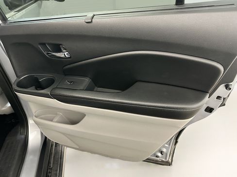 Used 2017 Honda Pilot Touring image 34