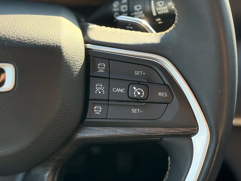 Certified 2023 Jeep Grand Cherokee L Limited AWD/4WD image 29