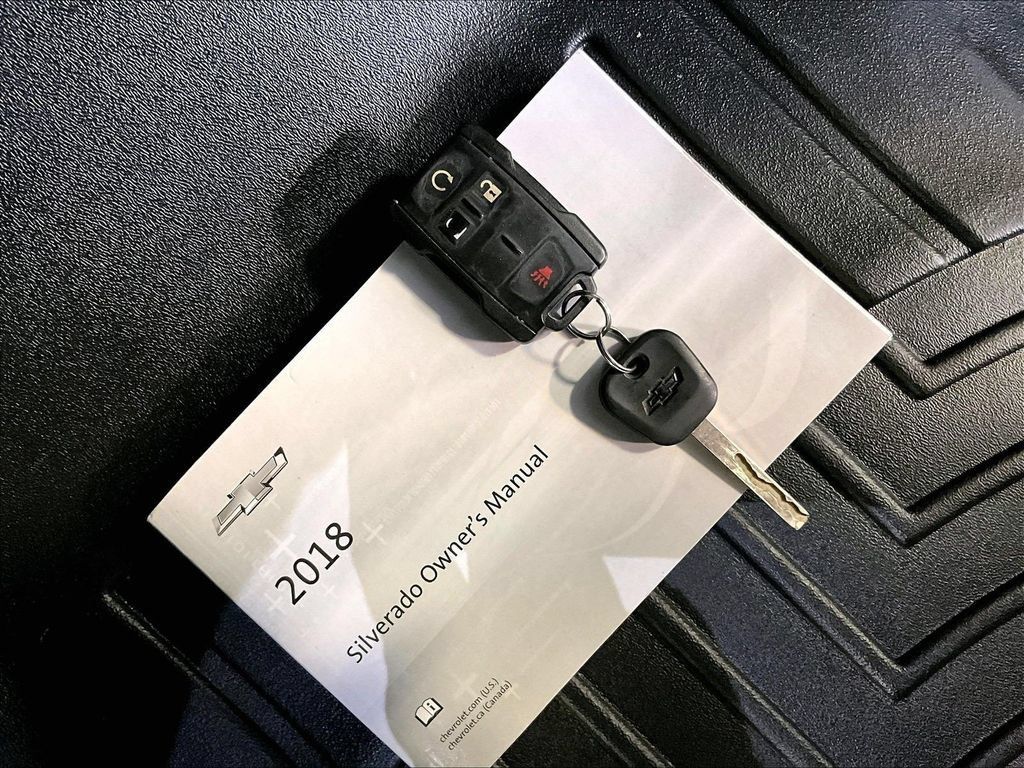 Used 2018 Chevrolet Silverado 1500 LT w/ All Star Edition AWD/4WD image 31