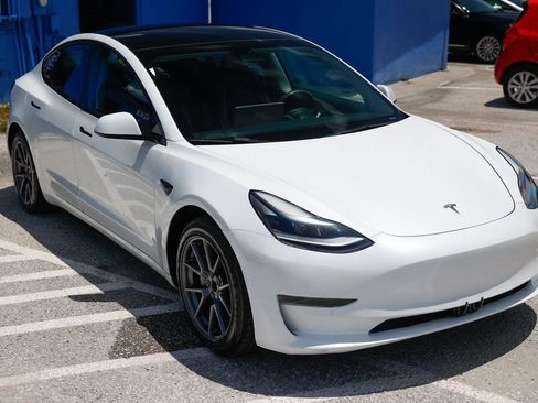Used 2021 Tesla Model 3 Standard Range Plus RWD image 9