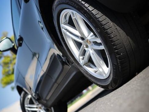 Used 2015 Porsche Macan S AWD/4WD image 29