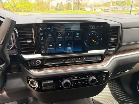 Used 2025 Chevrolet Silverado 2500 LT w/ Convenience Package AWD/4WD image 16