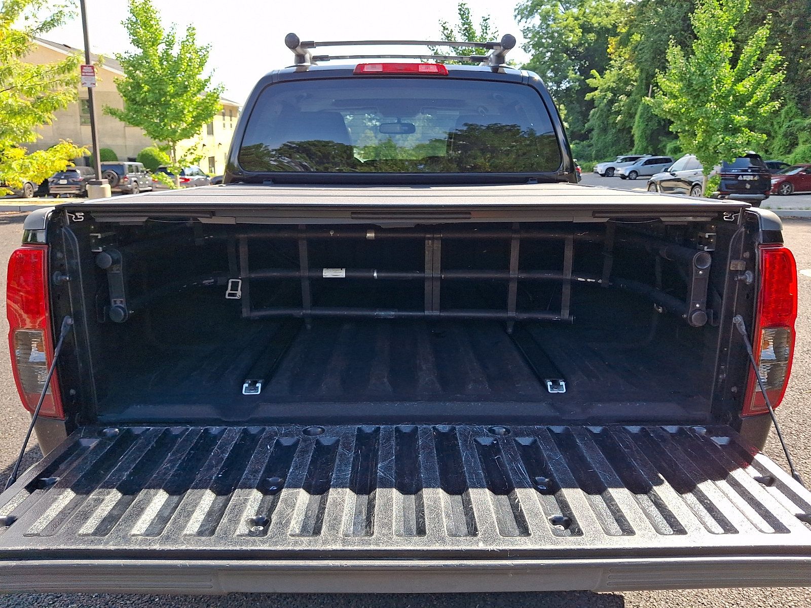 Used 2011 Nissan Frontier SL w/ Moonroof Pkg AWD/4WD image 27