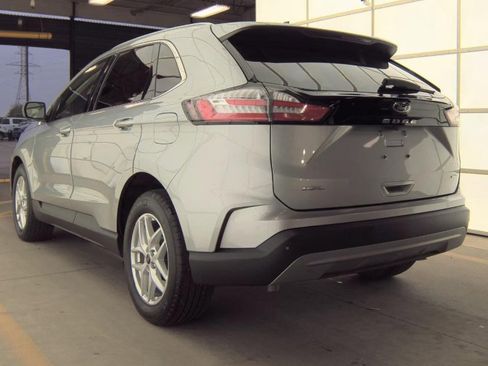 Used 2024 Ford Edge SEL w/ Convenience Package image 3
