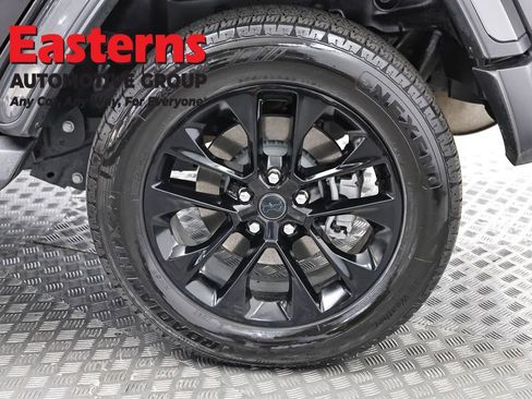 Used 2025 Jeep Wrangler Unlimited Sahara AWD/4WD image 30
