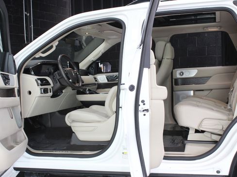 Used 2021 Lincoln Navigator Reserve w/ Luxury Package image 24