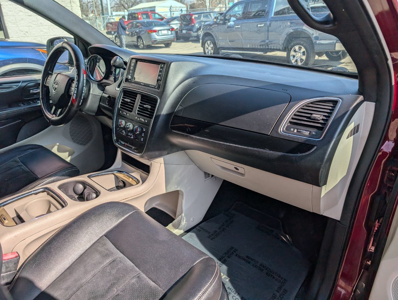 Used 2017 Dodge Grand Caravan SXT FWD image 13