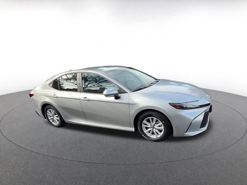 Used 2025 Toyota Camry LE image 2