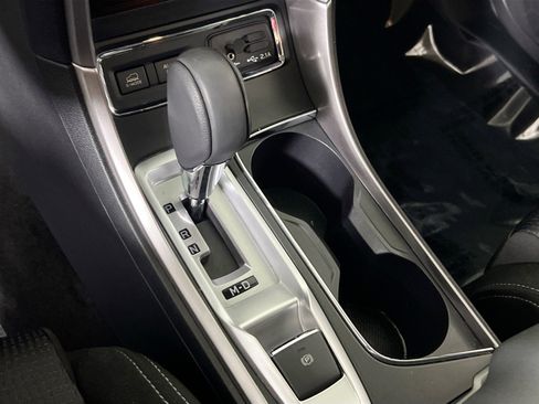 Used 2022 Subaru Ascent Premium w/ Convenience Package image 16