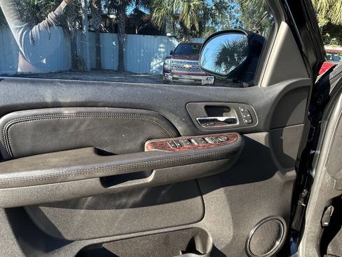 Used 2009 GMC Yukon Denali image 7