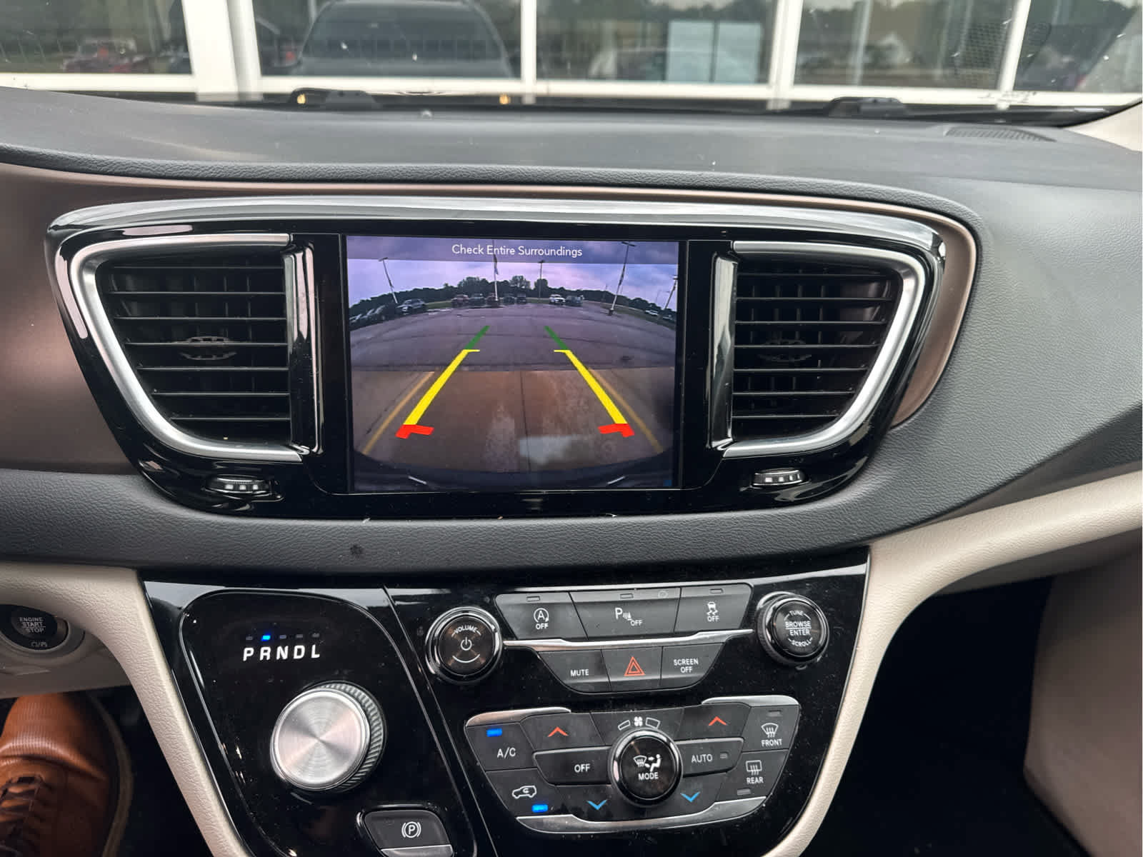 Used 2018 Chrysler Pacifica Touring-L Plus FWD image 10
