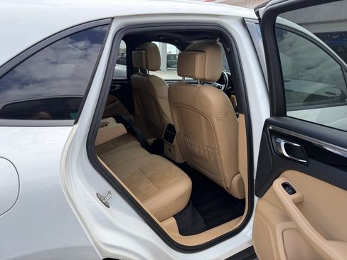 Used 2018 Porsche Macan AWD/4WD image 24