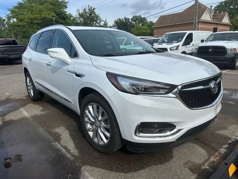 Used 2018 Buick Enclave Essence w/ Trailering Package AWD/4WD image 3