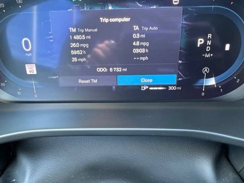 Certified 2025 Volvo XC40 B5 Plus AWD/4WD image 24