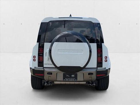 New 2025 Land Rover Defender 110 X-Dynamic SE image 8