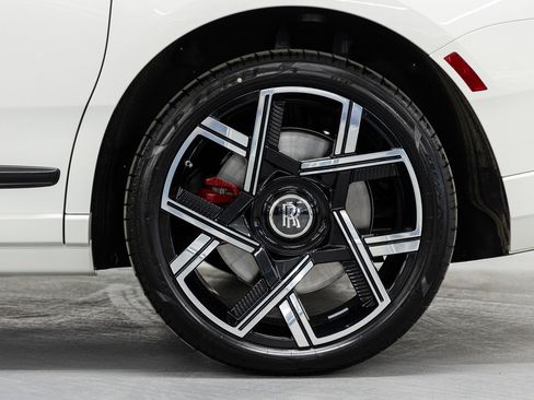 New 2026 Rolls-Royce Cullinan Black Badge image 25