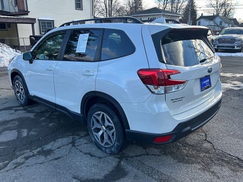 Used 2022 Subaru Forester Premium image 6