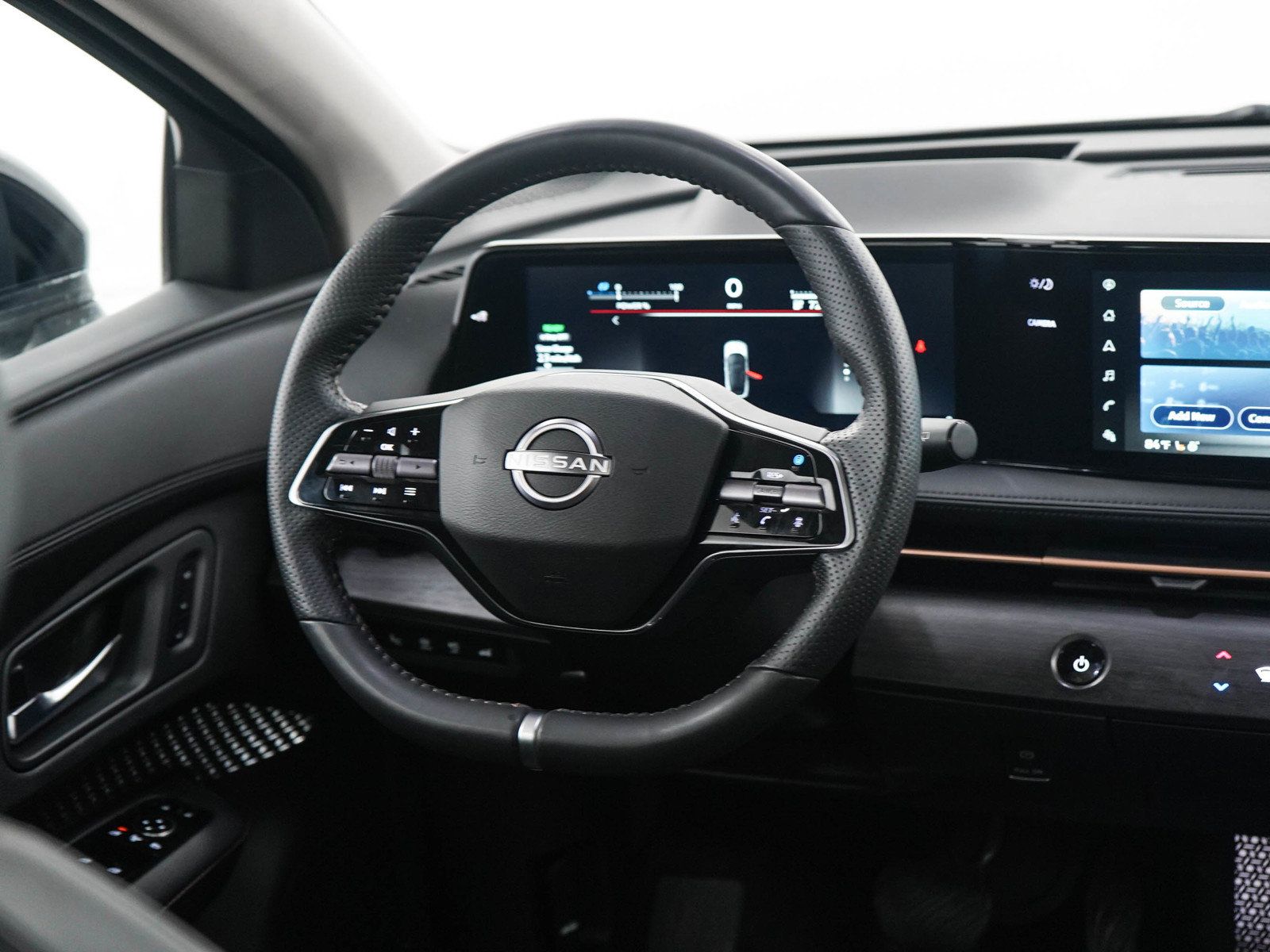 Used 2023 Nissan Ariya AWD image 15