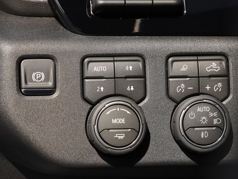 New 2026 Chevrolet Silverado 1500 High Country w/ High Country Premium Package AWD/4WD image 19