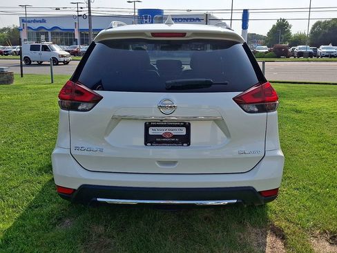 Used 2018 Nissan Rogue SL w/ Premium Package AWD/4WD image 5