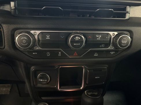 Used 2024 Jeep Wrangler Sport image 18