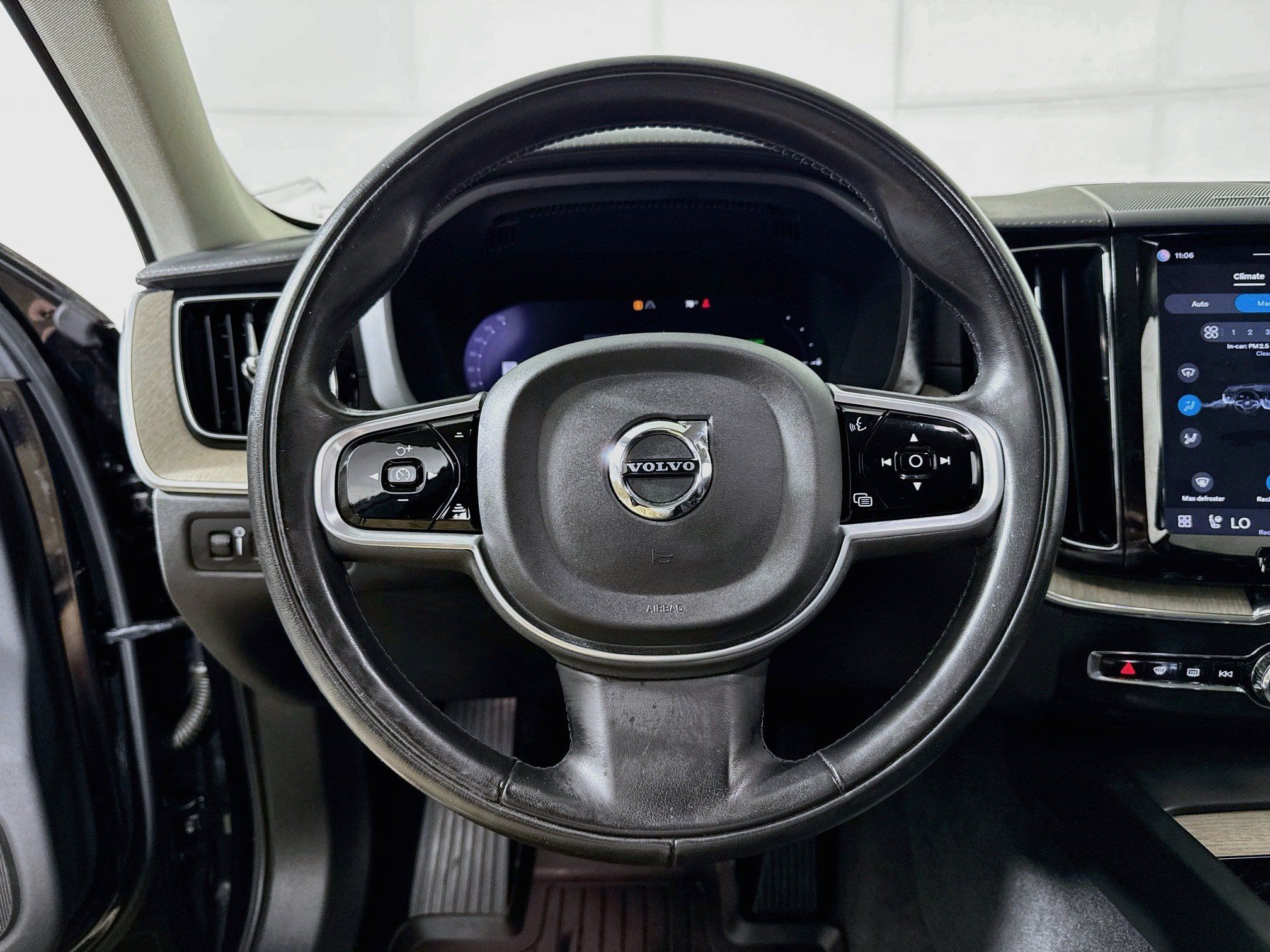 Used 2022 Volvo XC60 T8 Inscription w/ Advanced Package AWD/4WD image 17